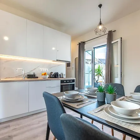 Beautiful Loft Close To Acropolis Apartment