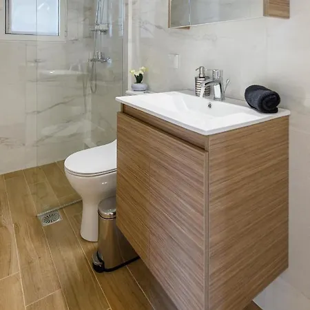 Beautiful Loft Close To Acropolis Apartment